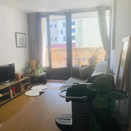 Cozy 10 Min Walk Centre And Train Station! Apartmán